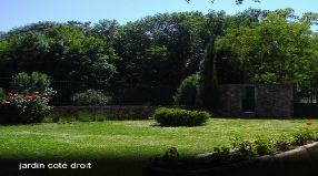 coté droit du jardin du Prieuré du Luc coté droit jardin du Luc