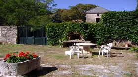 coin barbecue du jardin du Prieuré du Luc barbecue du Prieuré du Luc